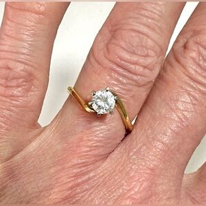 🤍Premier Designs Cubic Zirconia Gold Tone Ring Size 6